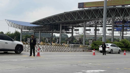 Ngày đầu áp dụng quy định 'đặc biệt' trên cao tốc Pháp Vân - Cầu Giẽ: Tài xế đồng tình, CSGT ra quân nhắc nhở
