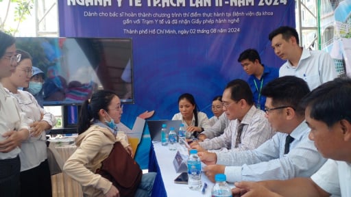 Ngày hội việc làm ngành Y tế TP.HCM: Hàng trăm bác sĩ trẻ có cơ hội ký hợp đồng chính thức