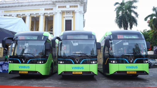 VinBus khai trương tuyến buýt điện miễn phí E11 - phục vụ người dân tham quan các điểm du lịch nổi tiếng của thủ đô