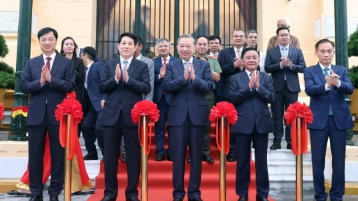 Tổng Bí thư, Chủ tịch nước và Thường trực Ban Bí thư dự Lễ bàn giao Trụ sở làm việc Cơ quan Chủ tịch nước