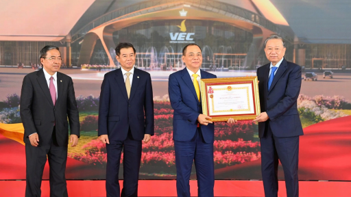 Tổng Bí thư Tô Lâm trao tặng Huân chương Lao động hạng Nhất cho Tập đoàn Vingroup