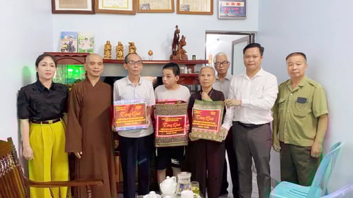 Ở phường Hòa Bình, tỉnh Phú Thọ đang có 327 người tham gia kháng chiến bị nhiễm chất độc hóa học