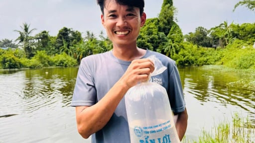 Một người Đồng Nai 'biến' tôm cái thành tôm đực kiểu gì mà 'ẵm' doanh thu 5 tỷ/năm, cả làng phục lăn?