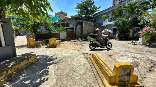Đà Nẵng: Mồ mả nằm sát nhà, trẻ em thiếu chỗ vui chơi, dân mong sớm chỉnh trang đô thị