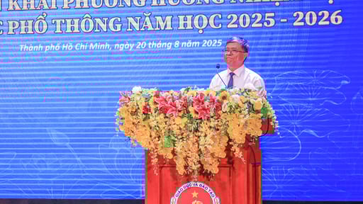 Giám đốc Sở GDĐT TP.HCM: 'Trường học hạnh phúc không thể để học sinh giờ ra chơi chỉ cắm cúi vào điện thoại'