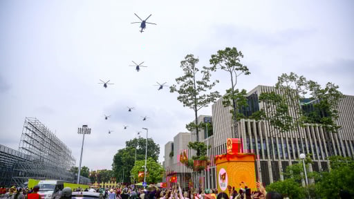 Trực thăng bay rợp trời trên Quảng trường Ba Đình luyện tập chuẩn bị cho đại lễ Quốc khánh