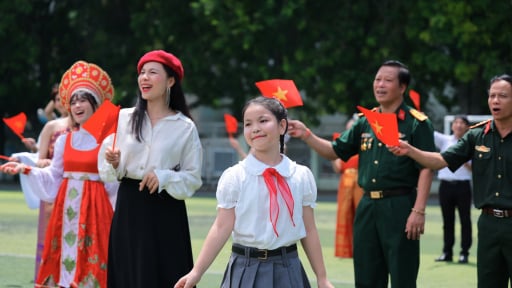 Trường Đại học Hà Nội ra mắt MV “Viết tiếp câu chuyện hòa bình” bằng 13 ngôn ngữ