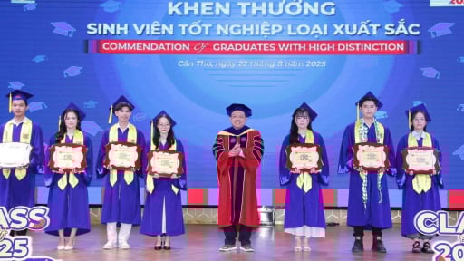 Trường Đại học Nam Cần Thơ trao bằng tốt nghiệp cho 2.500 sinh viên đại học chính quy năm 2025
