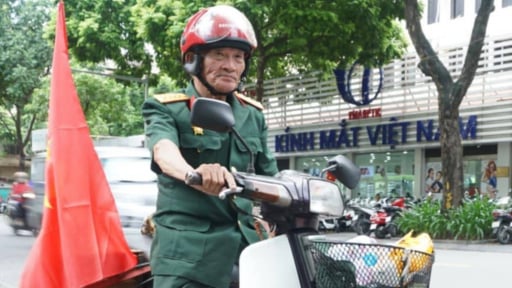 Gặp lão cựu chiến binh “trốn vợ”, một mình chạy xe máy từ Nghệ An ra Hà Nội dự lễ Quốc khánh 2/9