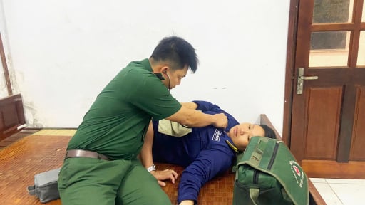 Tàu cá chìm trên biển, 2 ngư dân Cà Mau được cứu vớt trong đêm