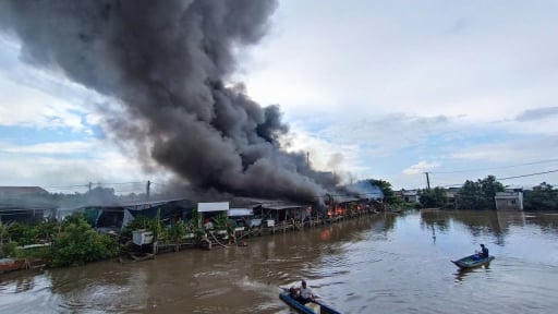 Vụ người đàn ông chém vợ rồi đốt nhà gây cháy lớn chợ Thanh Tùng - Cà Mau: Hơn 50 kiot của người dân bị thiệt hại