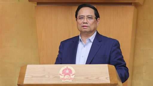 Thủ tướng yêu cầu giải quyết vướng mắc liên quan đất đai, tài sản, chi trả cho người về hưu sớm