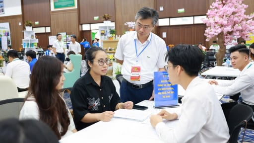 Ngày đầu tiên, đã có hàng trăm tân sinh viên đến nhập học tại Học viện Nông nghiệp Việt Nam