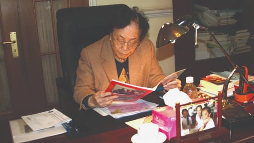 Nguyên Phó Chủ tịch nước Nguyễn Thị Bình được phong Anh hùng Lao động