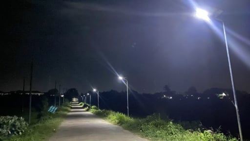 “Ánh sáng xanh” thắp sáng từng bản làng, xóm biển mùa hè 