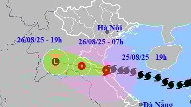 Tin bão mới nhất: Bão số 5 đột ngột giảm tốc độ xuống 10km/h khi đi vào đất liền, mưa xối xả, nước lũ dồn dập chảy về