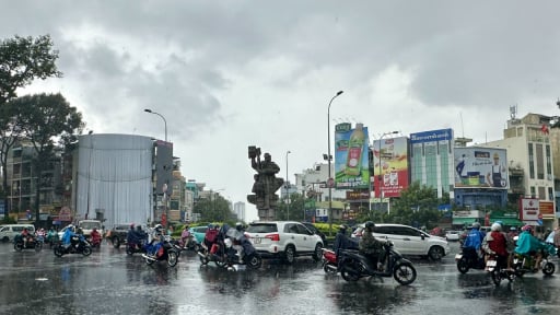 TP.HCM có mưa vào sáng sớm, cơ quan khí tượng lý giải liên quan đến bão số 5