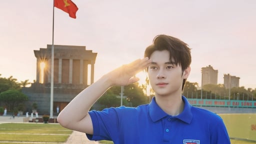 Nam vương Thanh lịch Hà Nội “gây sốt” với bộ ảnh hướng về đại lễ 2/9