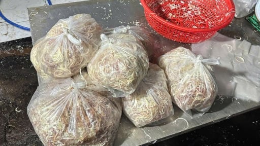 Đà Nẵng: Giám định hàm lượng chất tẩy trắng trong hoa chuối tại một cơ sở 