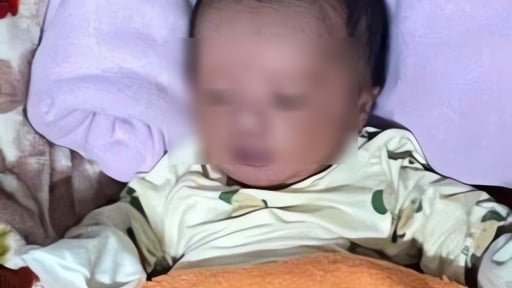 Phát hiện bé trai sơ sinh chưa rụng rốn bị bỏ rơi trong đêm ở Huế