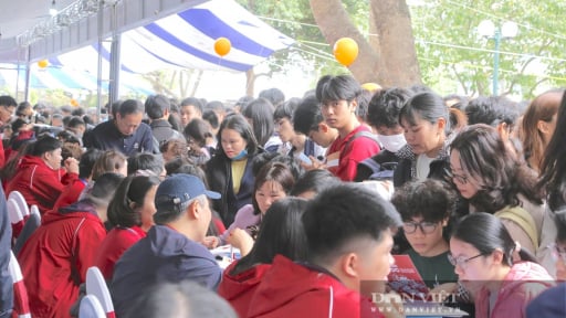 “Rối bời” tuyển sinh đại học 2025: Thí sinh “sốt xình xịch”, nhà trường có điểm chuẩn vẫn chưa yên