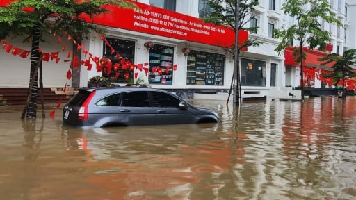 Hà Nội ngập diện rộng sau bão số 5: Vì sao hệ thống thoát nước vận hành hết công suất vẫn quá tải?