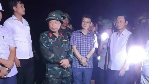 Thanh Hóa vỡ 100m đê trong đêm, Chủ tịch tỉnh có mặt trực tiếp chỉ huy