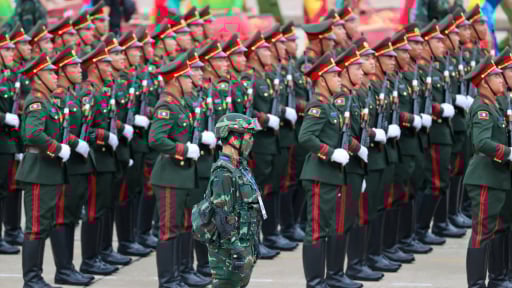 Khối diễu binh quân đội Nga, Lào, Campuchia được lực lượng an ninh tạo 'bảo vệ' trước giờ sơ duyệt 