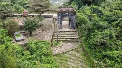 Nguyễn Bỉnh Khiêm khuyên Nguyễn Hoàng “Hoành Sơn nhất đái...”, vậy Hoành Sơn nằm ở đâu?