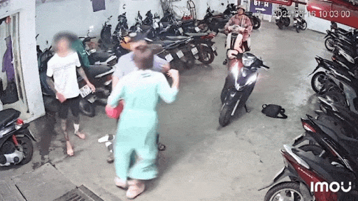  Diễn viên Johnny Trí Nguyễn bất ngờ lên tiếng vụ cô gái MMA  'hạ gục' thanh niên xăm trổ ở hầm xe