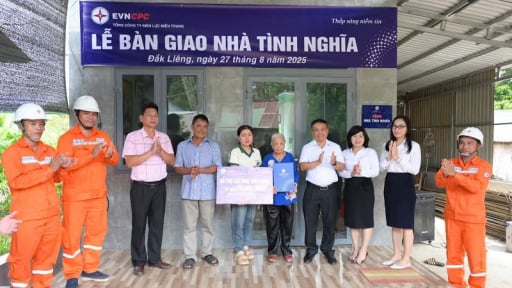 PC Đắk Lắk: Bàn giao 5 căn nhà tình nghĩa do EVNCPC hỗ trợ xây dựng trên địa bàn tỉnh