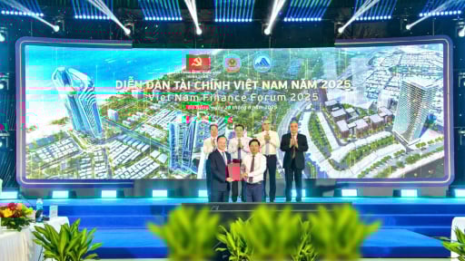 Vietcombank và UBND TP Đà Nẵng hợp tác phát triển dịch vụ tại Trung tâm Tài chính Quốc tế Việt Nam