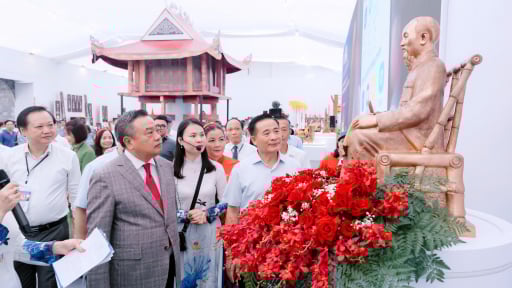  Chủ tịch Hà Nội: Thủ đô phải không ngừng đổi mới và ứng dụng công nghệ hiện đại vào đời sống