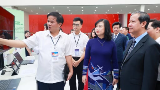 Người dân tận mắt chứng kiến khám bệnh AI, phòng mổ ảo tại triển lãm lớn nhất từ trước đến nay