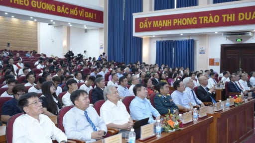 Cựu sinh viên đình đám Trường Đại học Thủy lợi: Người là hiệu trưởng giỏi, người là thứ trưởng, đại tá