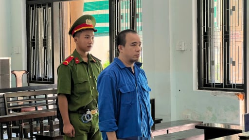 Người đàn ông bị phạt tù sau khi được bạn tặng viên đạn làm kỷ niệm