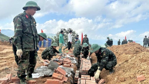 Nông thôn Tây Bắc: Điện Biên thi đua “30 ngày thần tốc hoàn thành làm nhà cho người dân vùng lũ”
