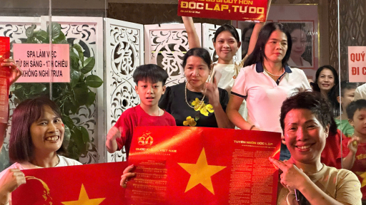 Phụ san kỷ niệm Đại lễ 2/9 của Báo Dân Việt 'rực cháy' xuyên đêm cùng người dân chờ Tổng duyệt A80