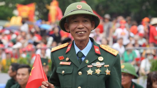 Xúc động cảnh lực lượng Công an Hà Nội giúp những người cựu chiến binh có chỗ đẹp xem Tổng duyệt A80