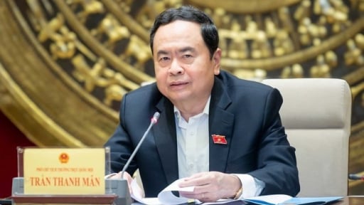 Chủ tịch Quốc hội ký Nghị quyết điều chỉnh ngân sách, chi khoảng 11.000 tỷ đồng tặng quà nhân dân