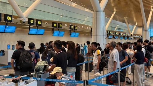 Tối 29/8: Người dân đổ về sân bay Tân Sơn Nhất đi chơi lễ sớm 
