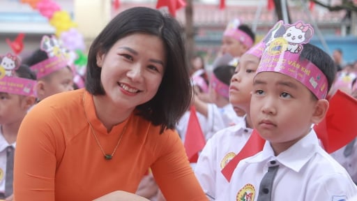 Bảng lương mới của giáo viên sẽ tăng sau Nghị quyết số 71-NQ/TW: 'Chúng tôi vô cùng vui mừng'