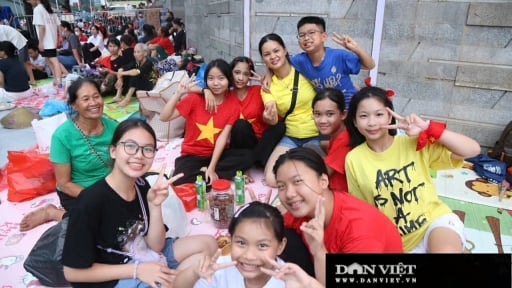 Người dân TP.HCM tấp nập lên đường đi chơi, ra Hà Nội xem diễu binh A80 dịp lễ 2/9