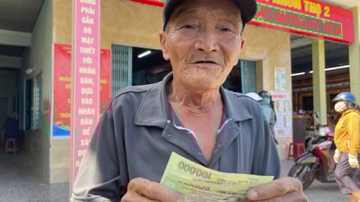 Không khí đặc biệt ở Đà Nẵng dịp Quốc khánh: “Chỉ 100.000 đồng thôi nhưng ai cũng vui”