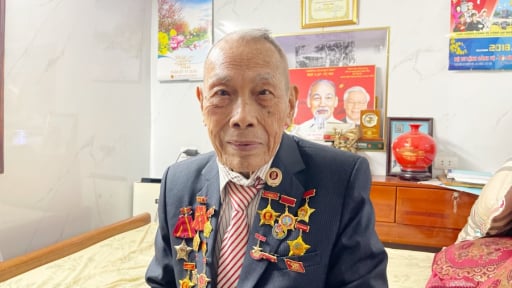 Cựu binh 98 tuổi gây xúc động trong ngày tổng duyệt diễu binh: “Mệt nhưng tôi vinh dự lắm!”