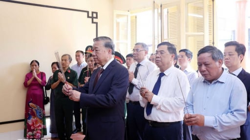 Tổng Bí thư Tô Lâm dâng hương và thăm nơi Chủ tịch Hồ Chí Minh soạn Tuyên ngôn Độc lập