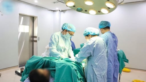Đau bụng dữ dội, mất máu 1 tuần mới nhập viện, cô gái trẻ suýt mất mạng