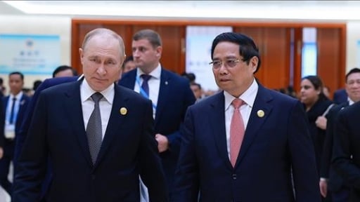 Thủ tướng Phạm Minh Chính gặp Tổng thống Nga Vladimir Putin