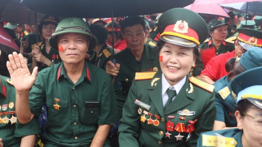 Cựu binh 80 tuổi vượt hàng nghìn km ra Hà Nội xem diễu binh, diễu hành