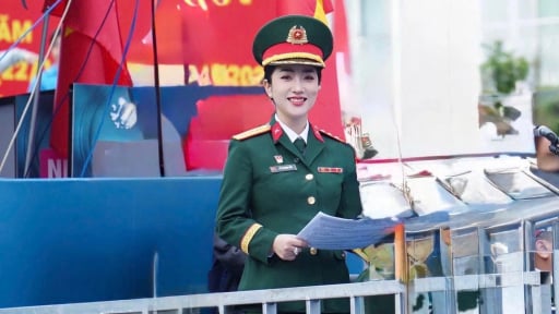 Thượng úy Lê Thị Ngọc Hân, thành viên tổ thuyết minh A80: Luyện giọng từ 5h30 sáng, xa 3 con nhỏ hàng tháng trời